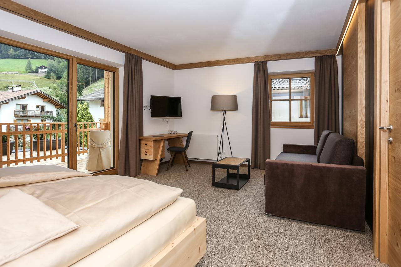 Hotel Gasthof Hoellriegl Sarentino Chambre photo