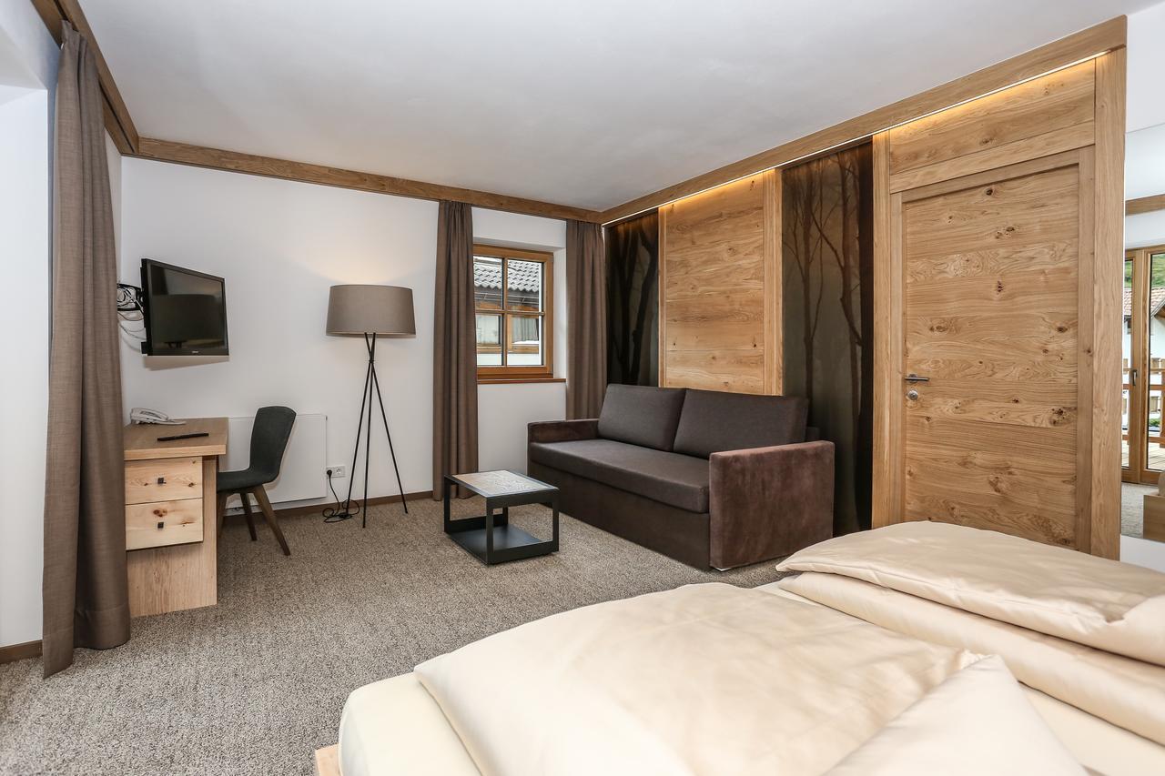 Hotel Gasthof Hoellriegl Sarentino Chambre photo